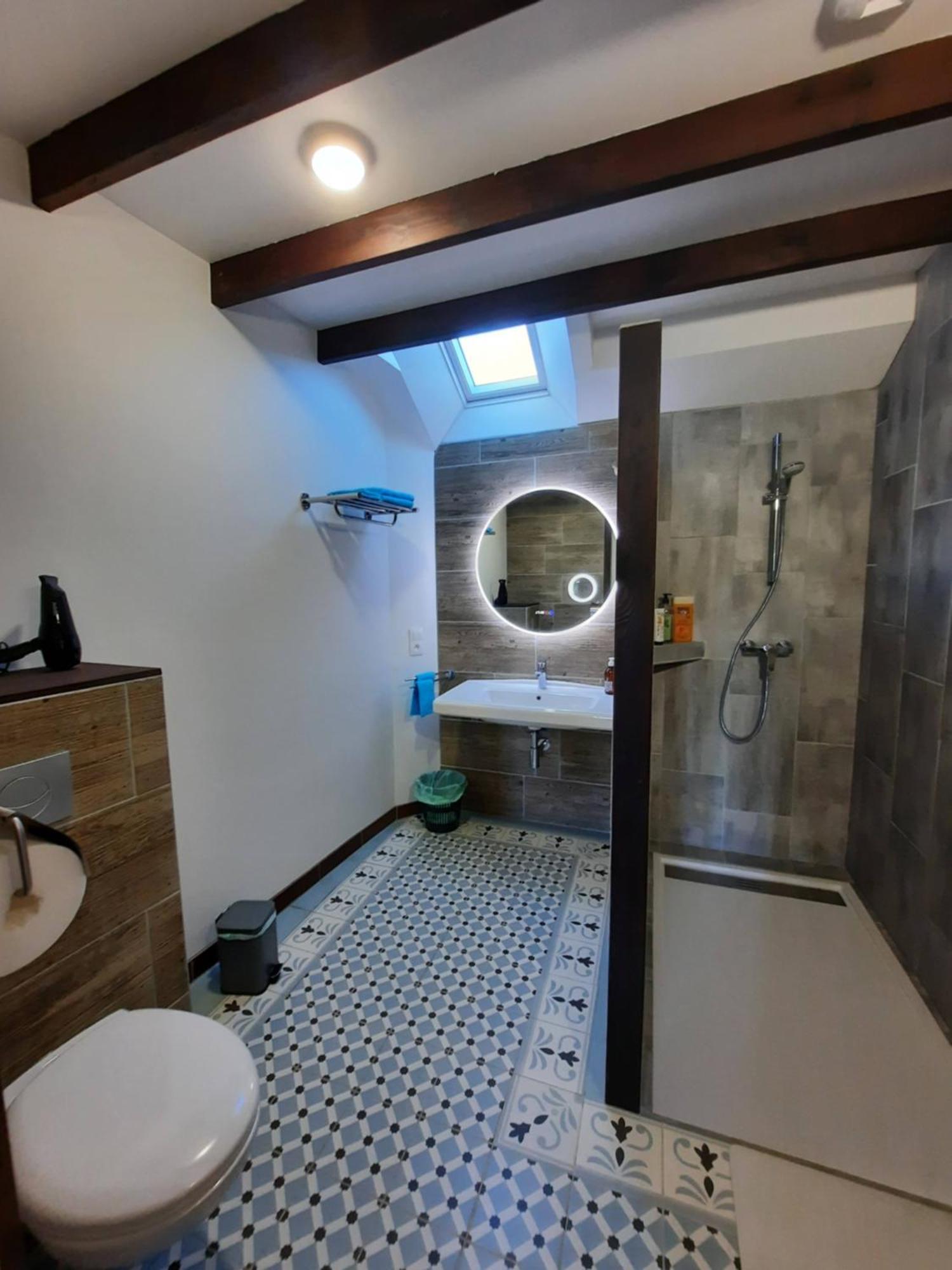 Le Petit Moulin Rouge, B&B, Sdb En-Suite, Parking Prive Gratuit Бовуар Екстер'єр фото